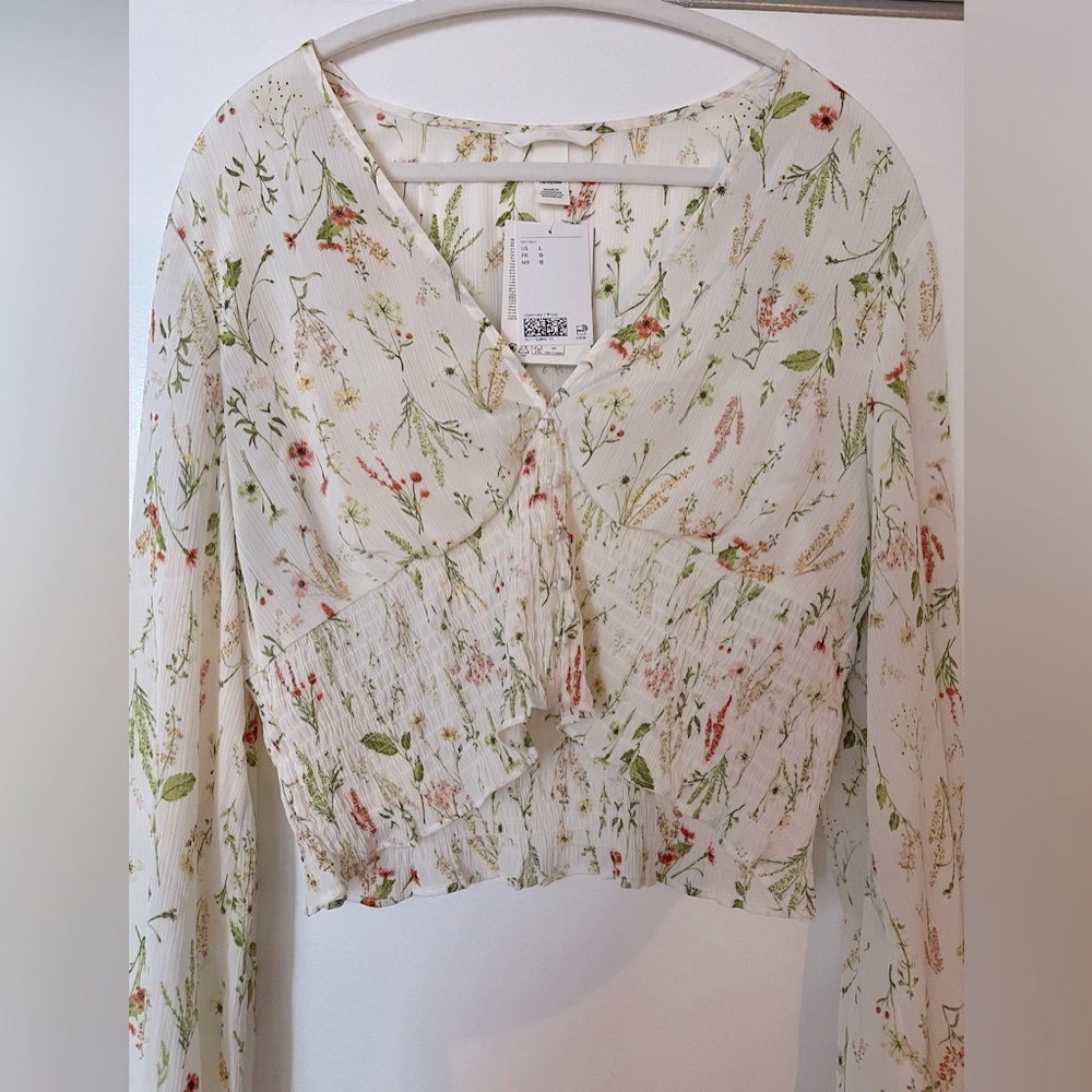 H&M NWT (L) crop blouse v neck top buttons floral white